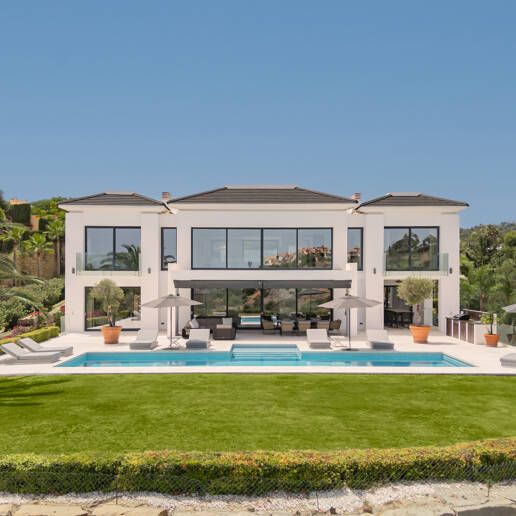 Zeitgenössische Villa mit Panoramablick aufs Meer in Los Almendros, Benahavís