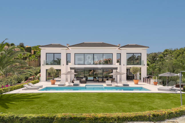 Zeitgenössische Villa mit Panoramablick aufs Meer in Los Almendros, Benahavís