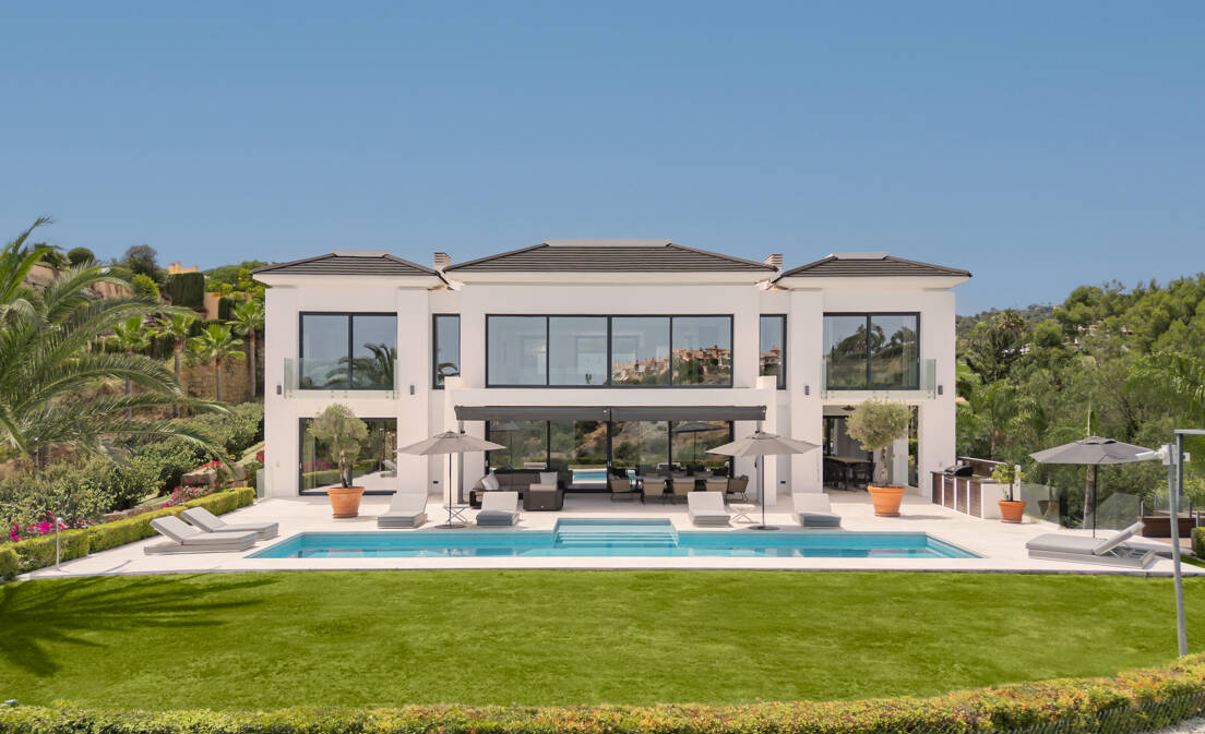 Situated in the prestigious, secure gated community of Los Almendros in Benahavís, Villa Coppelia occupies a privileged hilltop position on...