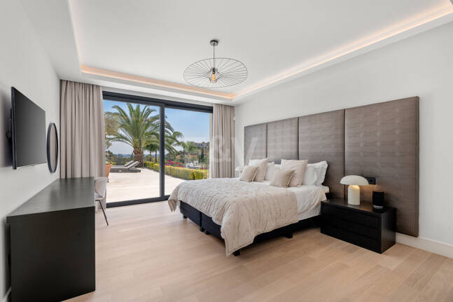 Zeitgenössische Villa mit Panoramablick aufs Meer in Los Almendros, Benahavís