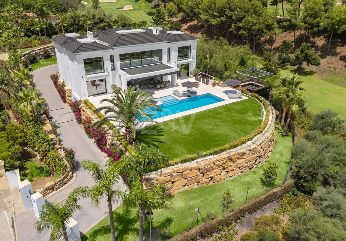Zeitgenössische Villa mit Panoramablick aufs Meer in Los Almendros, Benahavís