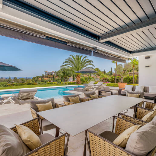 Zeitgenössische Villa mit Panoramablick aufs Meer in Los Almendros, Benahavís