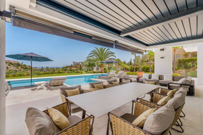 Zeitgenössische Villa mit Panoramablick aufs Meer in Los Almendros, Benahavís