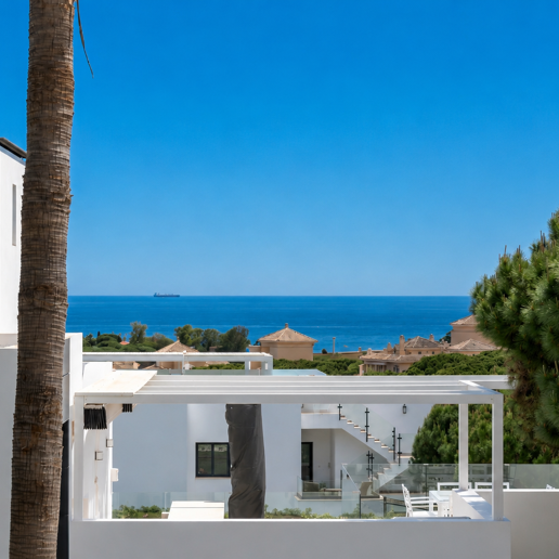 Elegante villa con vistas al mar y a poca distancia a pie de la playa en Elviria