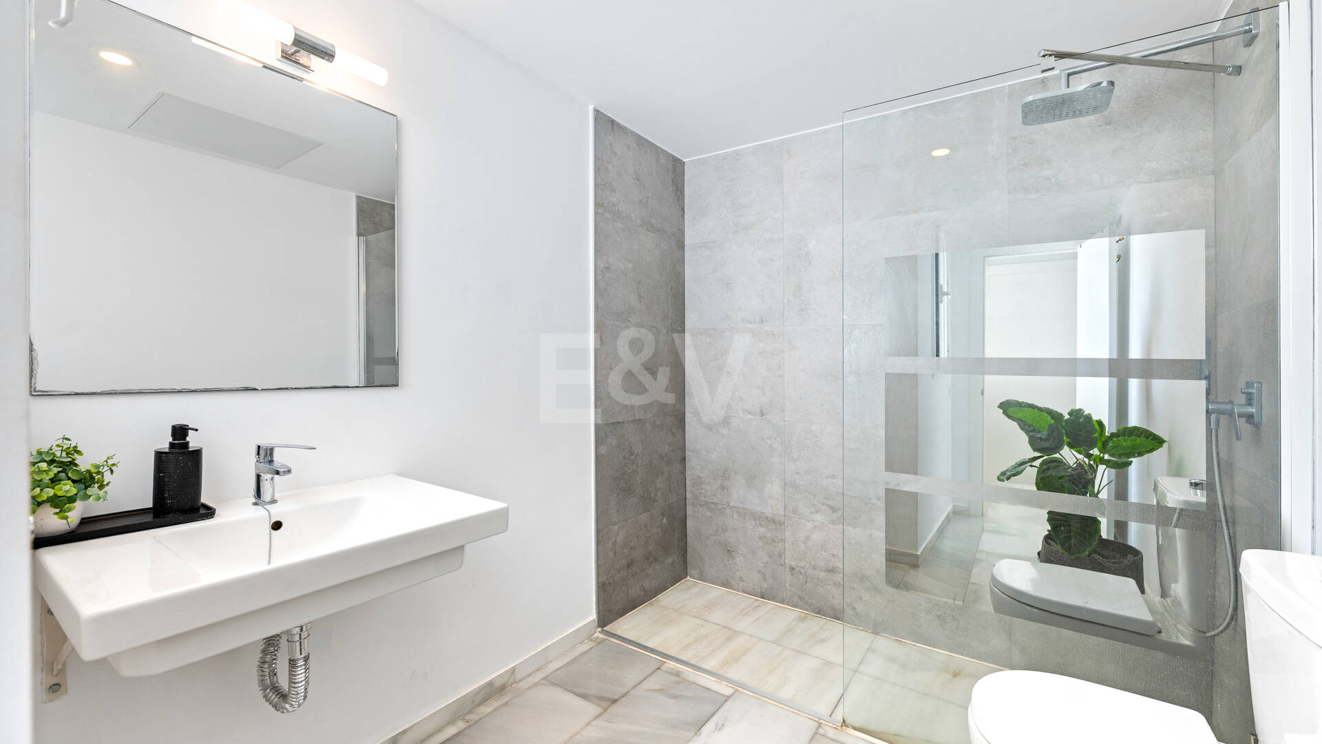 Duplex Penthouse w pierwszej lokalizacji w Nueva Andalucía