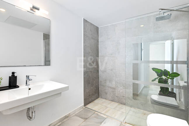 Duplex Penthouse w pierwszej lokalizacji w Nueva Andalucía