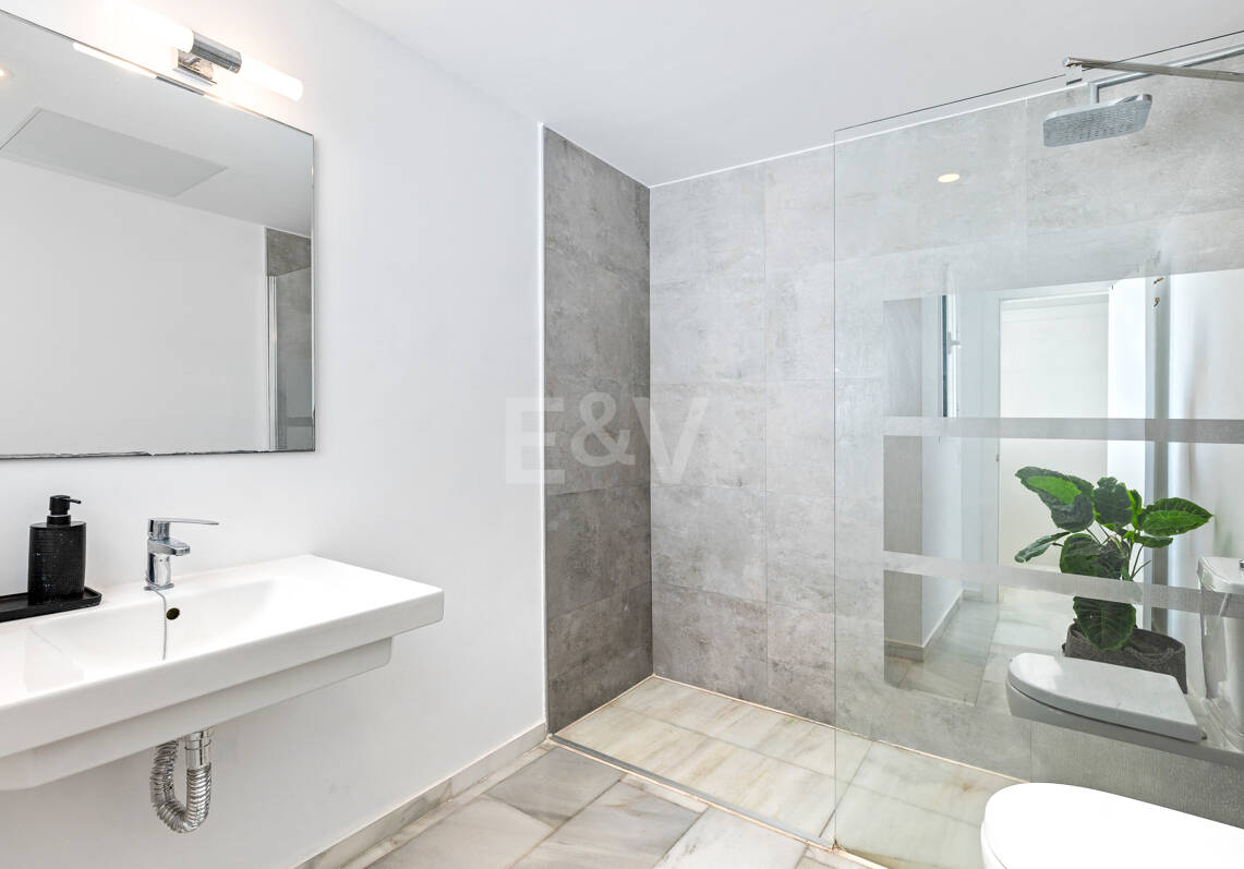 Duplex Penthouse w pierwszej lokalizacji w Nueva Andalucía