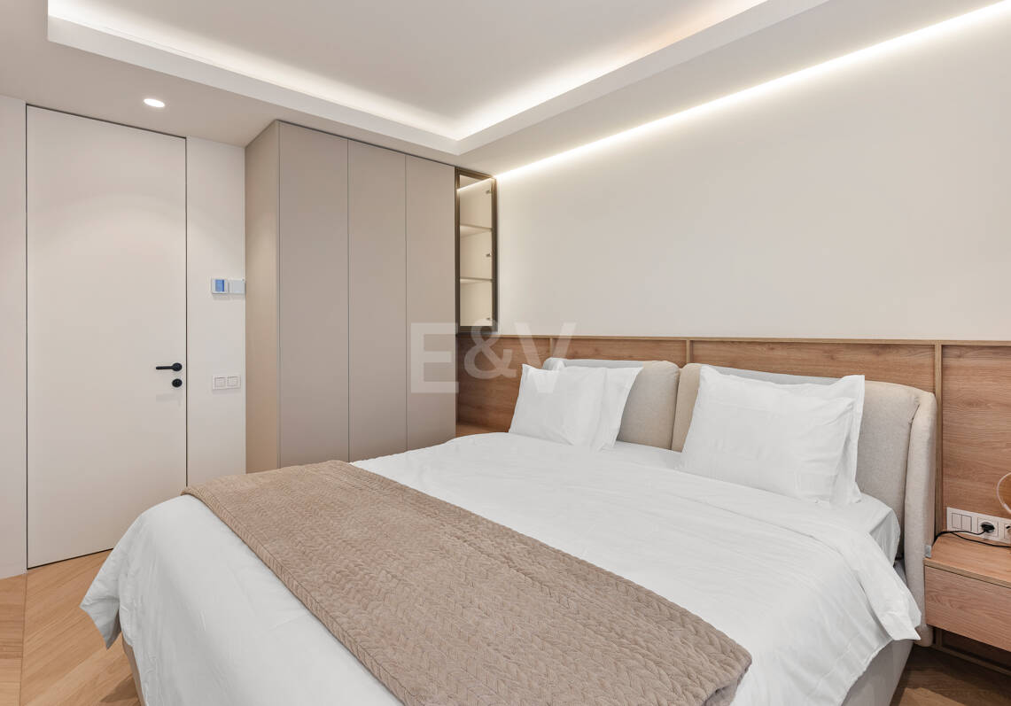 Elegancki apartament ogrodowy z widokiem na morze w Nueva Andalucia