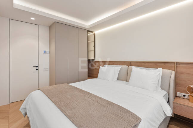Elegancki apartament ogrodowy z widokiem na morze w Nueva Andalucia