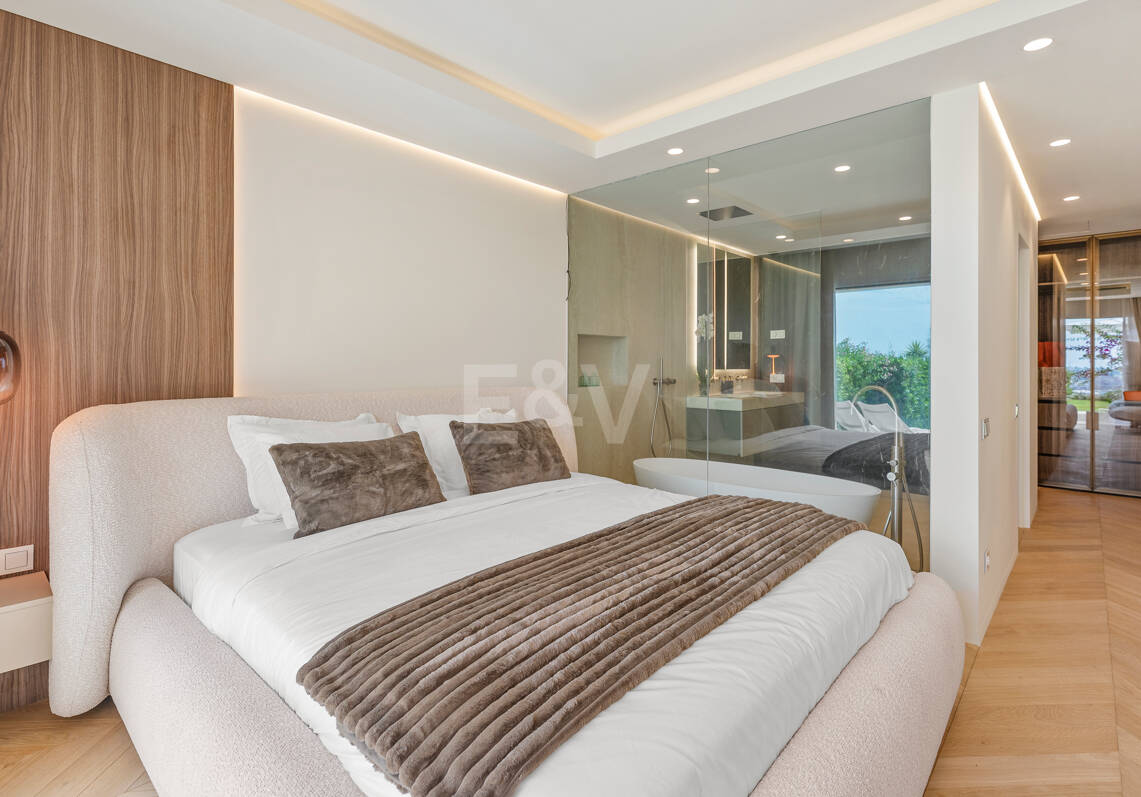 Elegancki apartament ogrodowy z widokiem na morze w Nueva Andalucia