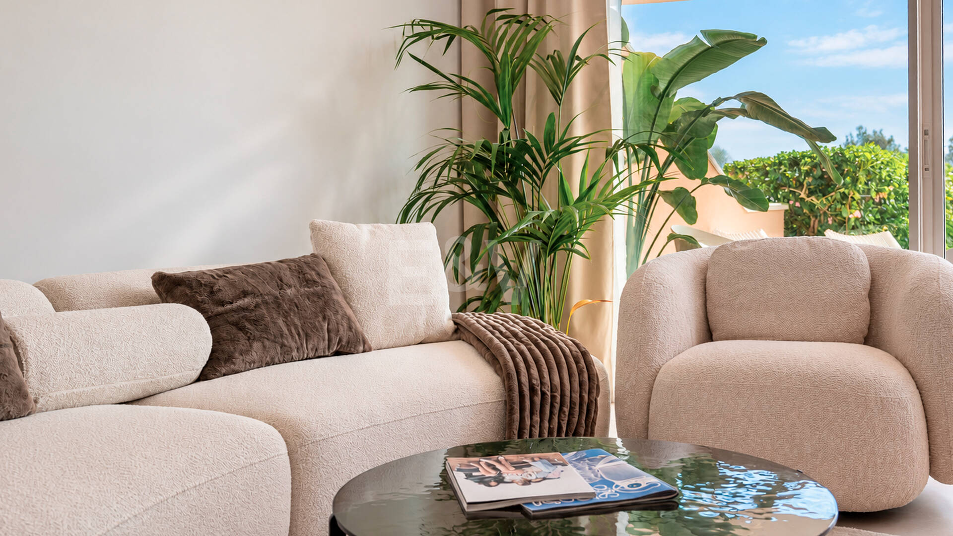 Elegancki apartament ogrodowy z widokiem na morze w Nueva Andalucia