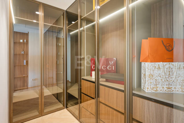 Elegancki apartament ogrodowy z widokiem na morze w Nueva Andalucia