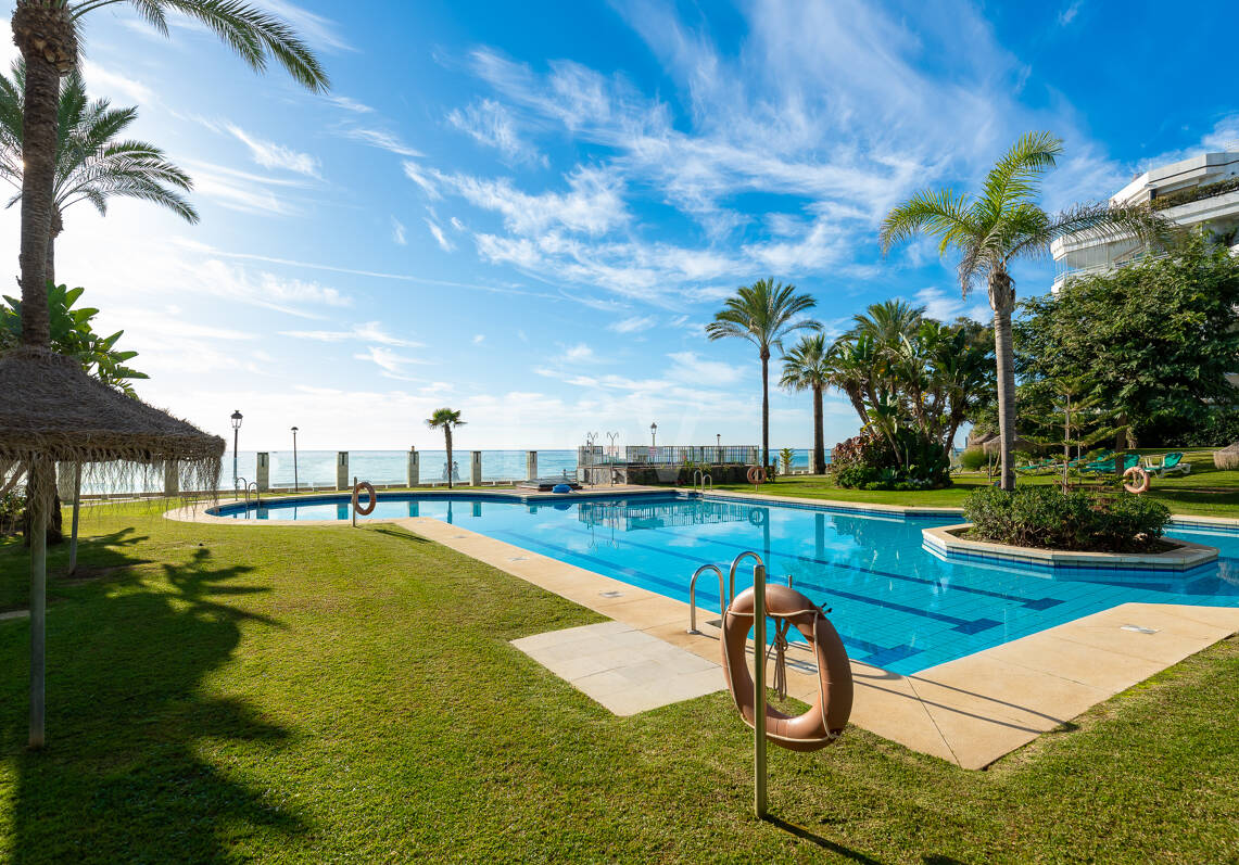 Elegantes Apartment mit 4 Schlafzimmern am Strand und Meerblick in Playa Esmeralda