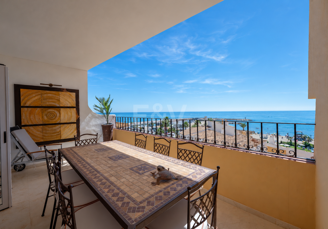 Seafront Lägenhet med havsutsikt i Cabopino