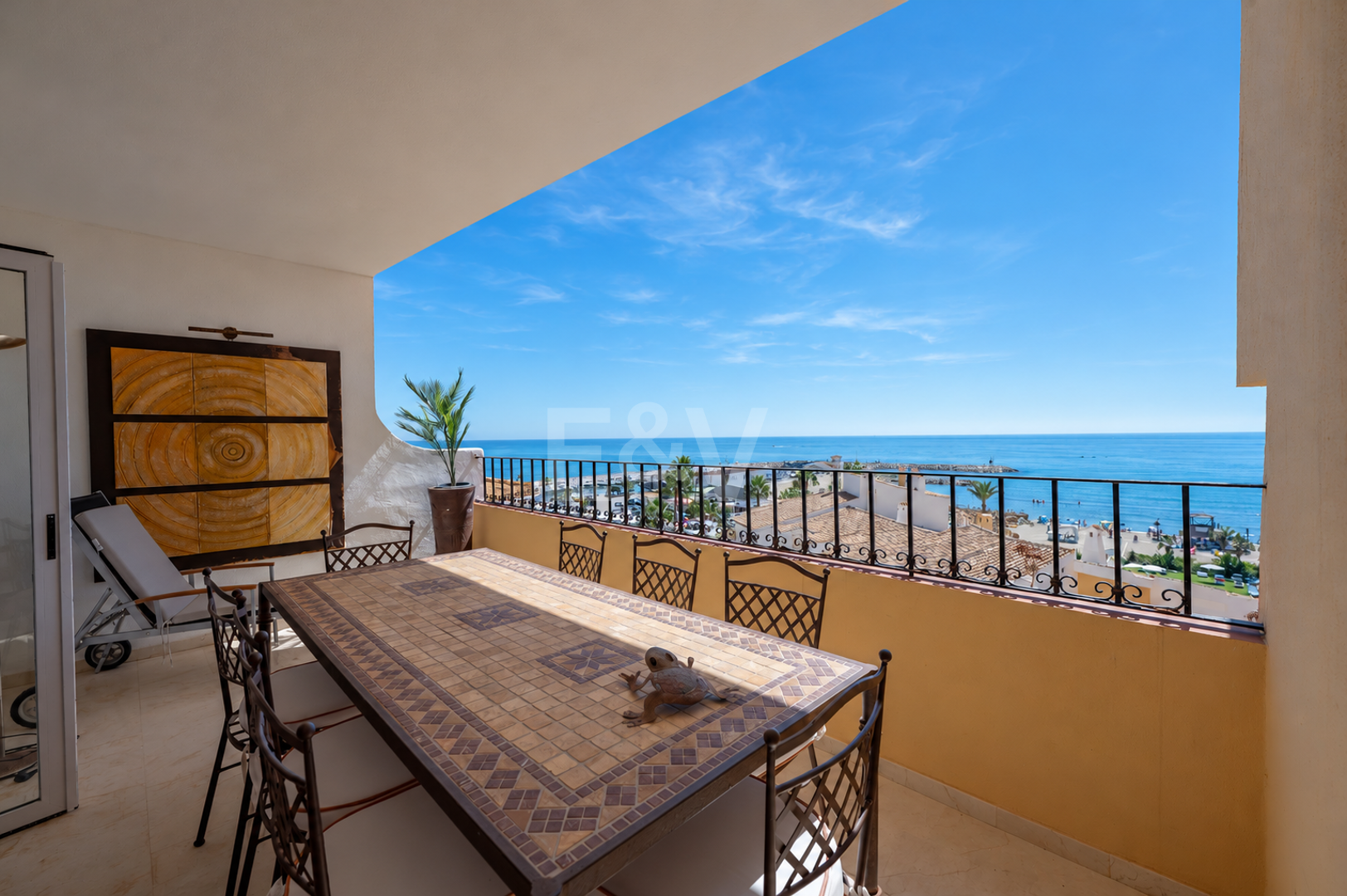 Seafront Lägenhet med havsutsikt i Cabopino