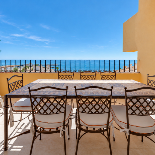 Seafront Lägenhet med havsutsikt i Cabopino