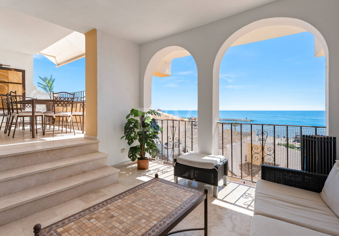 Seafront Lägenhet med havsutsikt i Cabopino