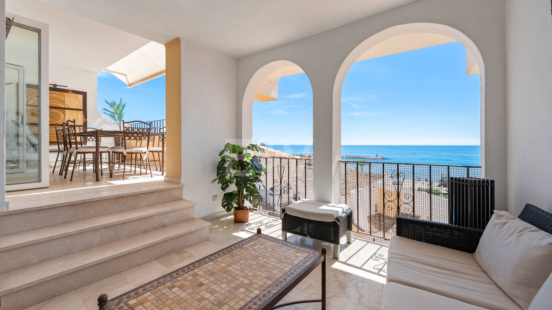 Seafront Lägenhet med havsutsikt i Cabopino