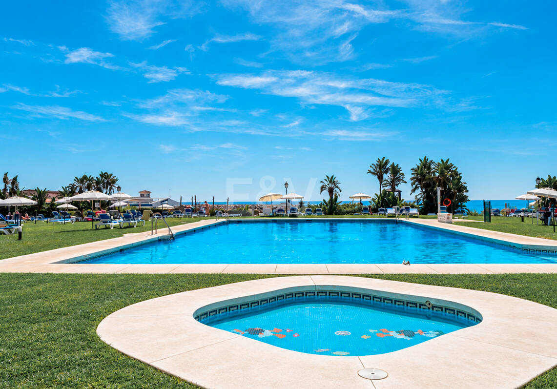 Seafront Lägenhet med havsutsikt i Cabopino