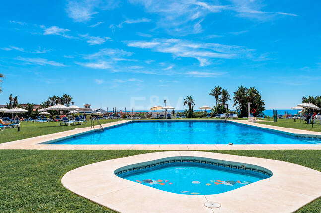 Seafront Lägenhet med havsutsikt i Cabopino