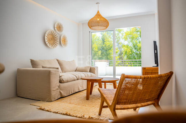 Meticulously Crafted Penthouse with an Expansive Rooftop Solarium in Los Arqueros