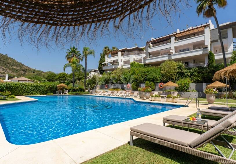 Meticulously Crafted Penthouse with an Expansive Rooftop Solarium in Los Arqueros