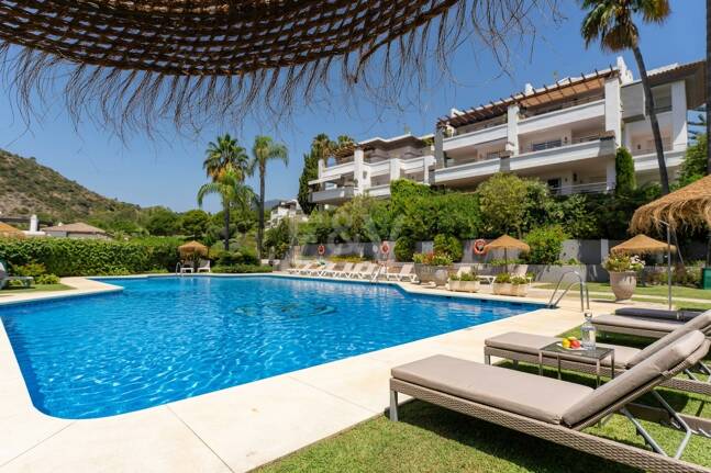 Meticulously Crafted Penthouse with an Expansive Rooftop Solarium in Los Arqueros