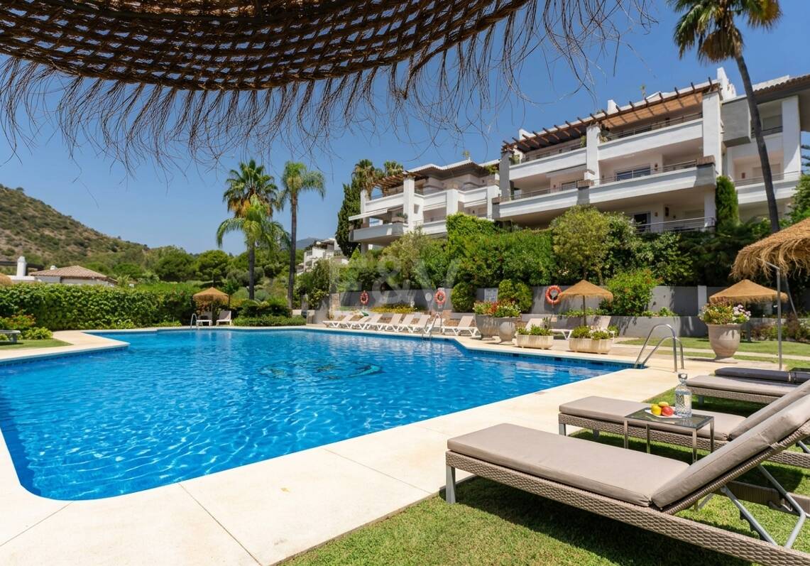Meticulously Crafted Penthouse with an Expansive Rooftop Solarium in Los Arqueros