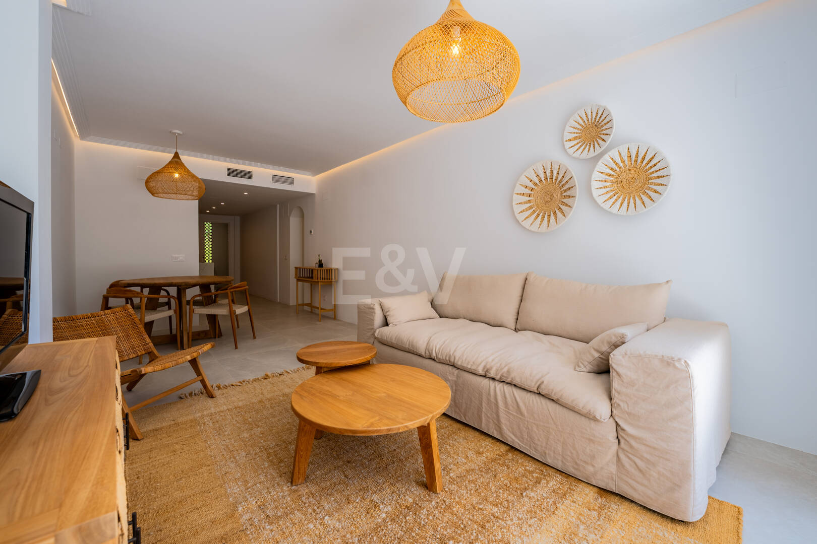 Meticulously Crafted Penthouse with an Expansive Rooftop Solarium in Los Arqueros