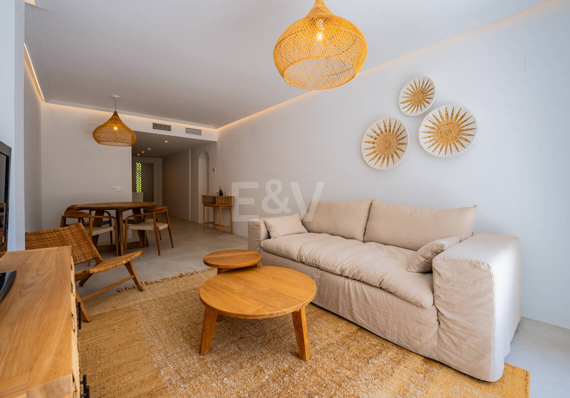 Meticulously Crafted Penthouse with an Expansive Rooftop Solarium in Los Arqueros