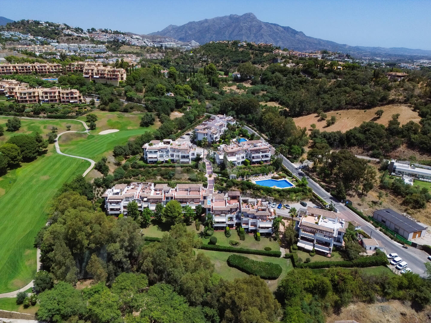 Meticulously Crafted Penthouse with an Expansive Rooftop Solarium in Los Arqueros