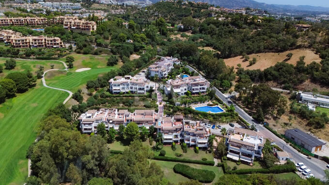 Meticulously Crafted Penthouse with an Expansive Rooftop Solarium in Los Arqueros
