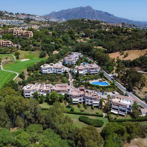 Meticulously Crafted Penthouse with an Expansive Rooftop Solarium in Los Arqueros