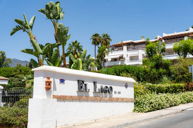 Meticulously Crafted Penthouse with an Expansive Rooftop Solarium in Los Arqueros