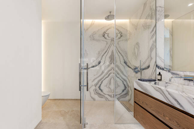 Ny Villa med havsutsikt i en gated Golf urbanisering i Marbella Club Golf Resort