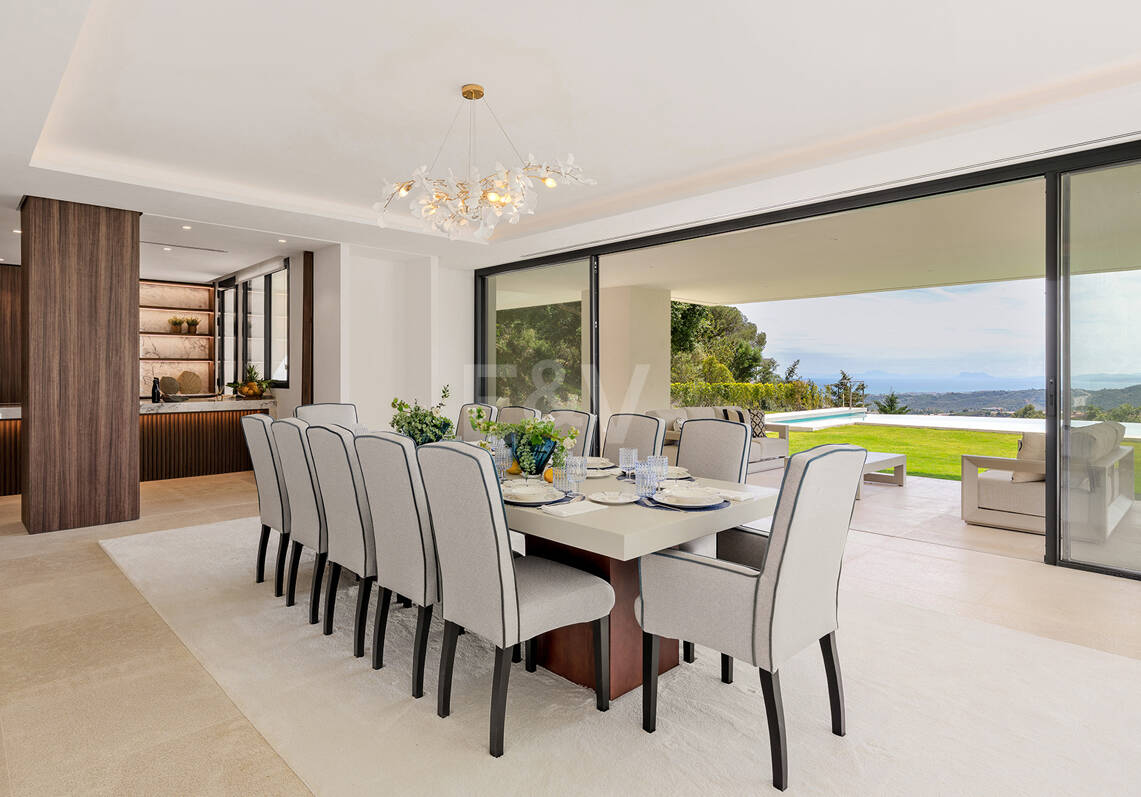 Ny Villa med havsutsikt i en gated Golf urbanisering i Marbella Club Golf Resort