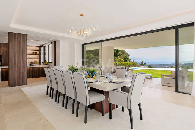 Ny Villa med havsutsikt i en gated Golf urbanisering i Marbella Club Golf Resort