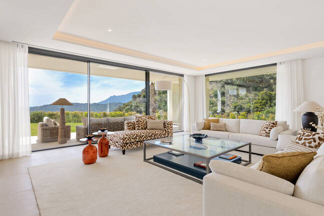 Ny Villa med havsutsikt i en gated Golf urbanisering i Marbella Club Golf Resort