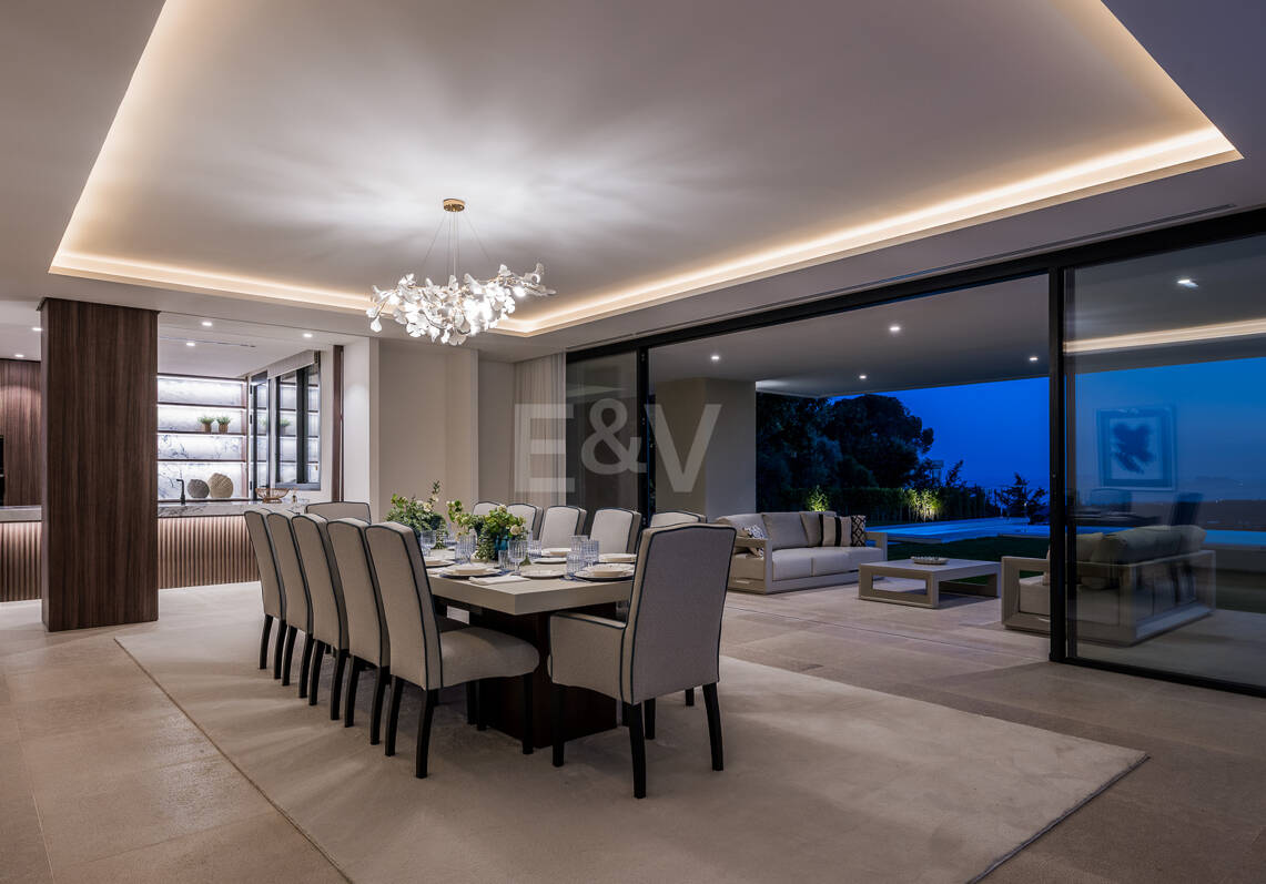Ny Villa med havsutsikt i en gated Golf urbanisering i Marbella Club Golf Resort
