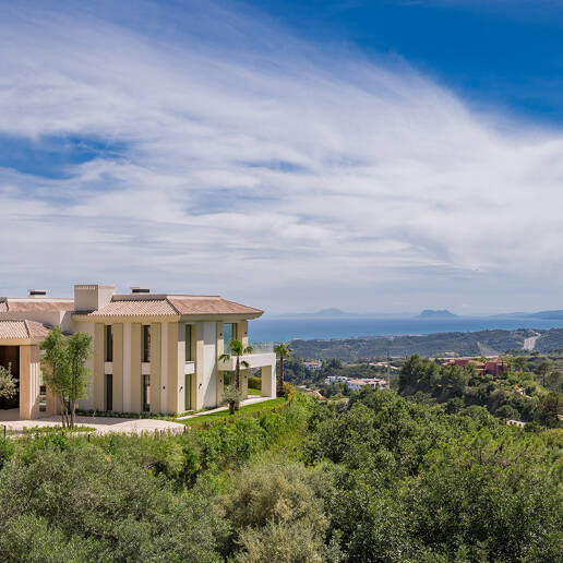 Ny Villa med havsutsikt i en gated Golf urbanisering i Marbella Club Golf Resort