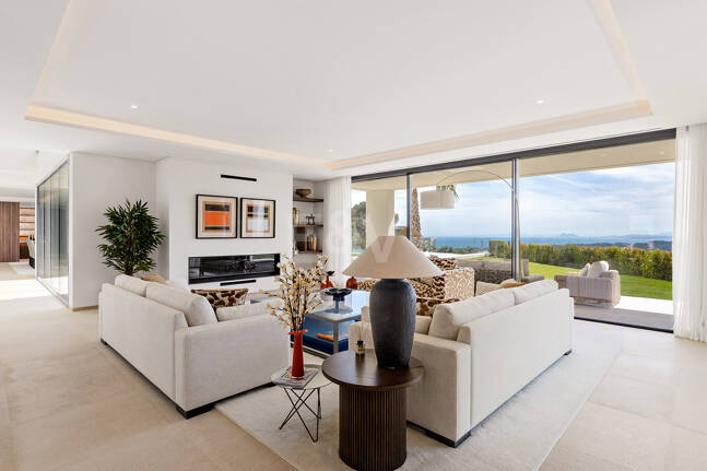 Ny Villa med havsutsikt i en gated Golf urbanisering i Marbella Club Golf Resort