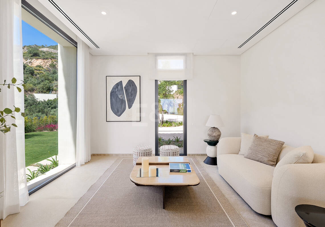 Ny Villa med havsutsikt i en gated Golf urbanisering i Marbella Club Golf Resort