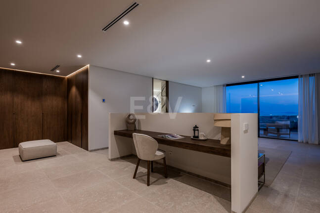 Ny Villa med havsutsikt i en gated Golf urbanisering i Marbella Club Golf Resort