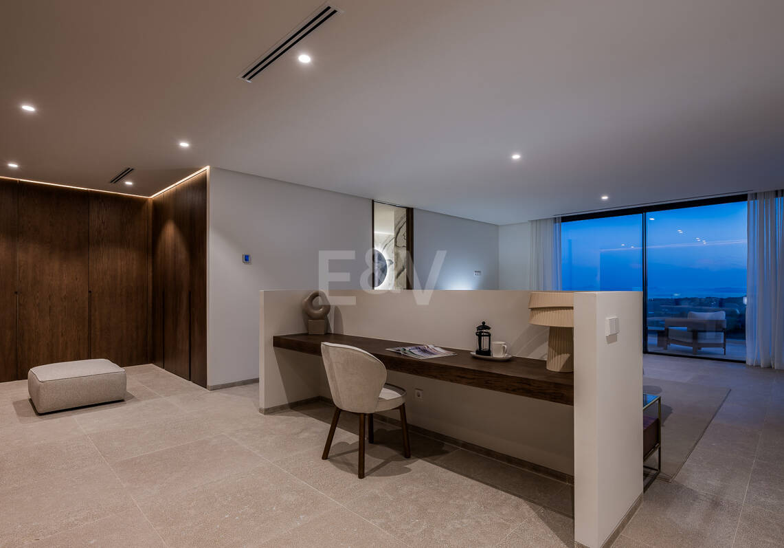 Ny Villa med havsutsikt i en gated Golf urbanisering i Marbella Club Golf Resort