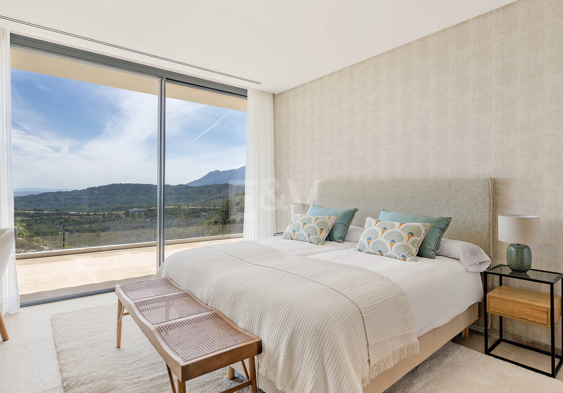 Ny Villa med havsutsikt i en gated Golf urbanisering i Marbella Club Golf Resort
