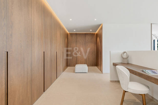 Ny Villa med havsutsikt i en gated Golf urbanisering i Marbella Club Golf Resort