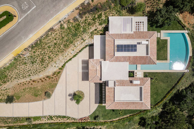 Ny Villa med havsutsikt i en gated Golf urbanisering i Marbella Club Golf Resort