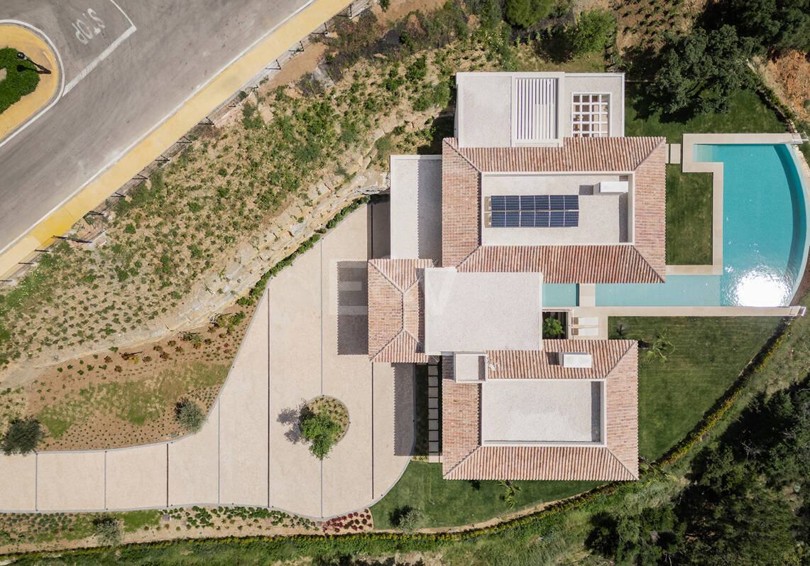 Ny Villa med havsutsikt i en gated Golf urbanisering i Marbella Club Golf Resort