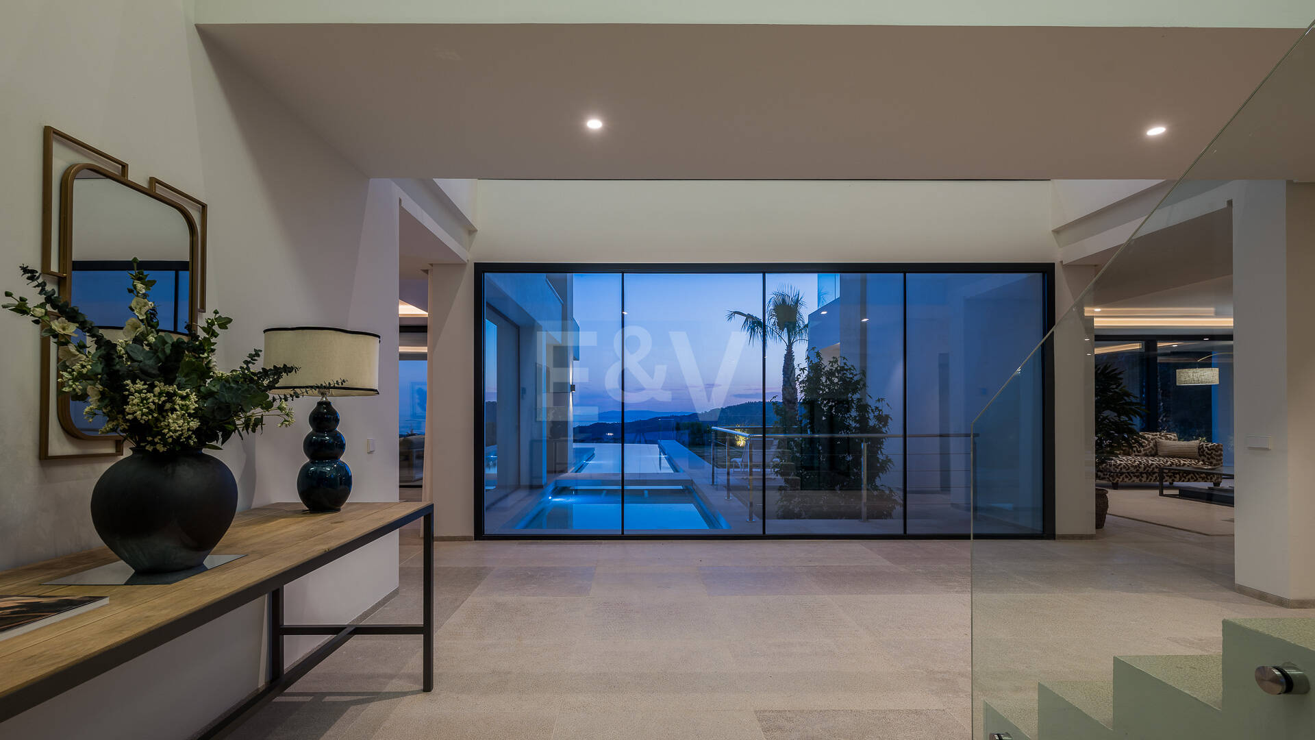 Ny Villa med havsutsikt i en gated Golf urbanisering i Marbella Club Golf Resort