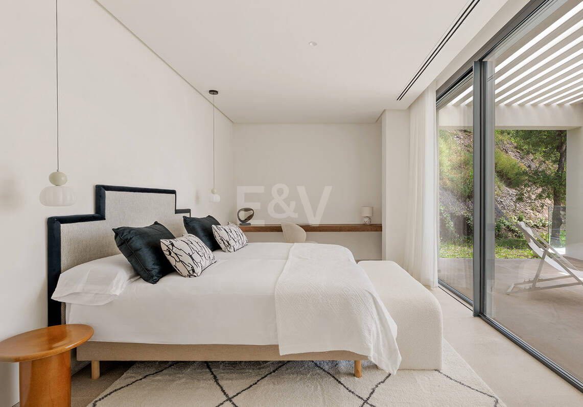 Ny Villa med havsutsikt i en gated Golf urbanisering i Marbella Club Golf Resort